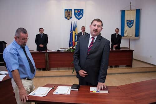 UDMR-istul Nagy József la depunerea jurământului în funcția de vicepreședinte al CJ Covasna (FOTO: kvmt.ro)
