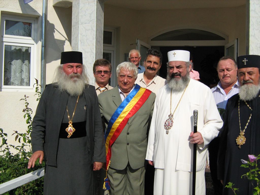 Primarul Gheorghe Avram alături de IPS Ioan Selejan, Patriarhul Daniel și  IPS Dr. Laurențiu Streza